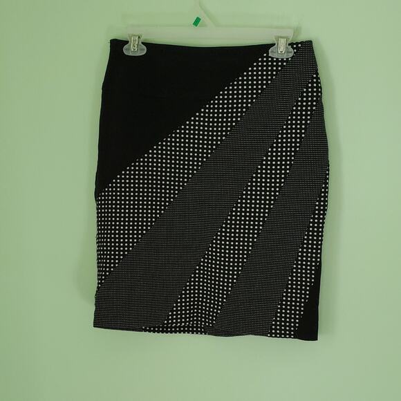 EUC! Worthington Petite Mod Style Black Abstract Polkadot Pencil Skirt Size 6P - Picture 2 of 8